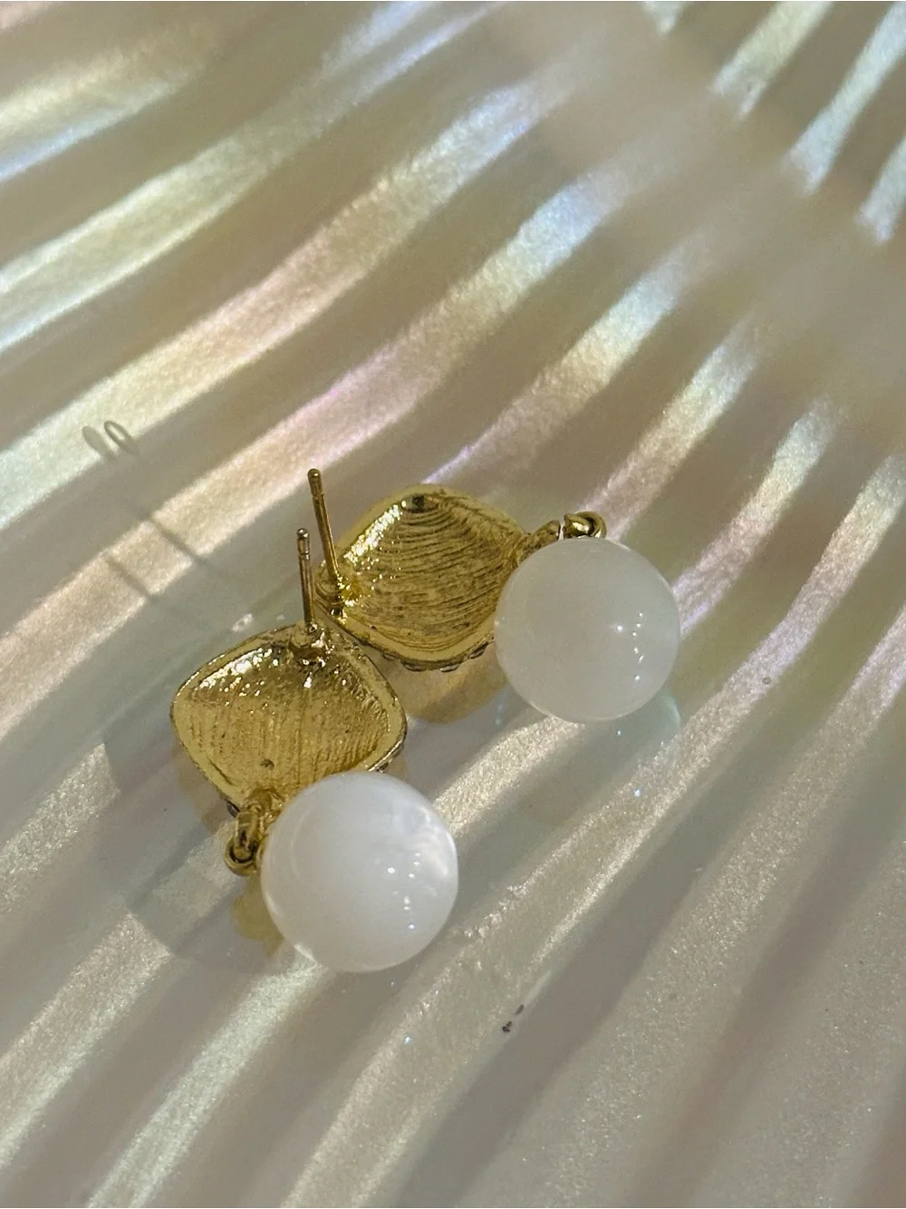 Fashion Jewelry White and Gold Crystal Drop Earrings